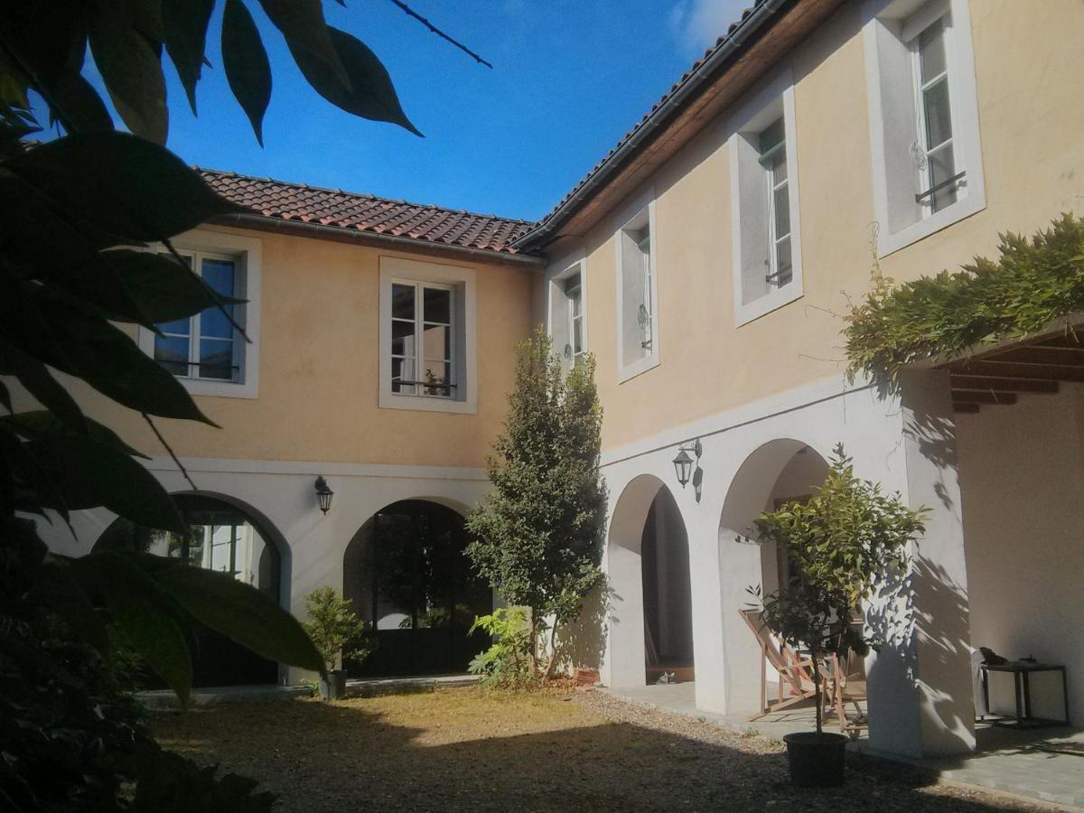 Garlin De L'Autre Cote Bed & Breakfast エクステリア 写真